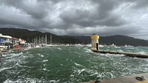 DİKKAT DENİZLERDE ŞİDDETLİ FIRTINA UYARISI