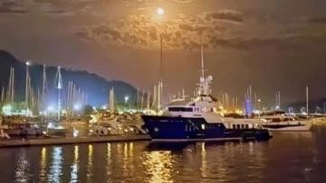 MARMARİS'TE DOLUNAY BAKANI HAYRAN BIRAKTI