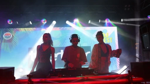 MARMARİS’TE KADIN DJ’LER RÜZGAR GİBİ ESTİ
