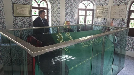 KAYMAKAM KAYA SARIANA CAMİİ VE T&Uuml;RBESİ&rsquo;Nİ ZİYARET ETTİ   