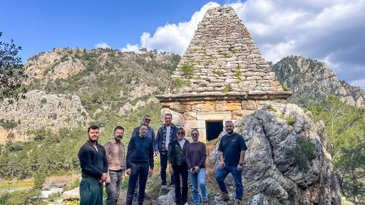 T&Uuml;RKİYE&rsquo;DE AYAKTA KALAN TEK PİRAMİT MEZAR MARMARİS&rsquo;TE KORUMA ALTINA ALINIYOR
