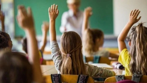 MARMARİS'TE BİNLERCE ÖGRENCİ İÇİN DERS ZİLİ ÇALDI