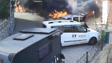 KENDİ EVİNİ VE ARAÇLARINI YAKIP, OLAN BİTENİ BÖYLE İZLEMİŞ