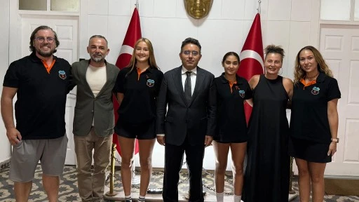 ŞAMPİYON SPORCULAR KAYMAKAM KAYA'YI ZİYARET ETTİ