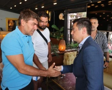 BAŞKAN ÜNLÜ BARLAR SOKAĞI ESNAFIYLA GÖRÜŞTÜ