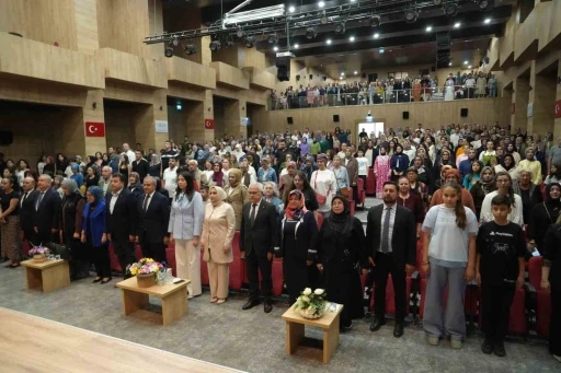 &rsquo;Nahita&rsquo;nın Renkleri Defilesi&rsquo; b&uuml;y&uuml;k beğeni topladı
