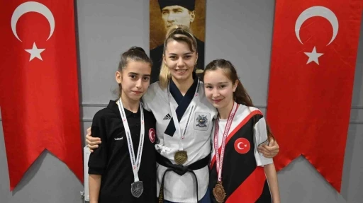 Namağlup taekwondocu 20&rsquo;nci, &ouml;ğrencileri de ilk şampiyonluğunu kazandı

