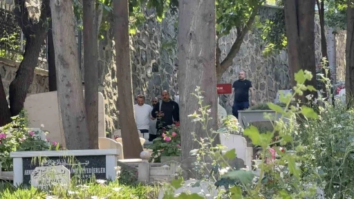 Narin G&uuml;ran&rsquo;ın babası ve ağabeyi Mattia Ahmet Minguzzi&rsquo;nin kabrini ziyaret etti
