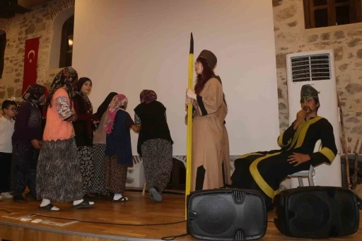 Nasrettin Hoca&rsquo;nın memleketinde "Timur&rsquo;un Filleri" sahnelendi
