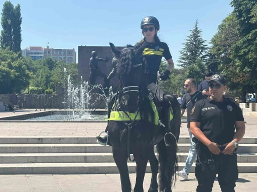 NATO Zirvesi &ouml;ncesi başkentte atlı polislerin mesaisi s&uuml;r&uuml;yor
