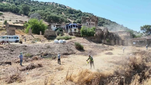 Nazilli Belediyesi’nden Arpaz Kalesi’nde temizlik çalışması

