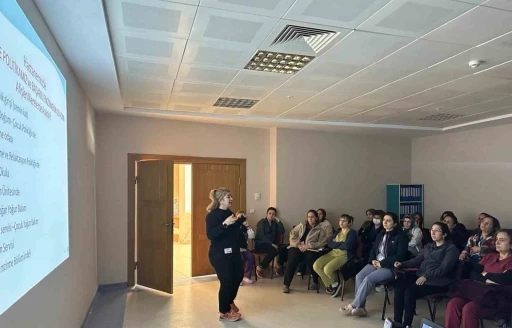 Nazilli&rsquo;de anne s&uuml;t&uuml;n&uuml;n &ouml;nemi anlatıldı
