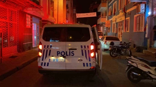 Nazilli&rsquo;de bı&ccedil;aklı kavga, kolundan yaralanan gen&ccedil; hastaneye kaldırıldı
