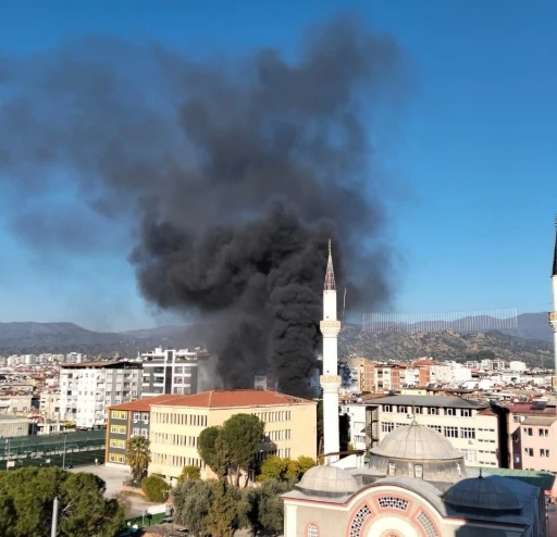 Nazilli&rsquo;de eski k&uuml;t&uuml;phane binasında yangın
