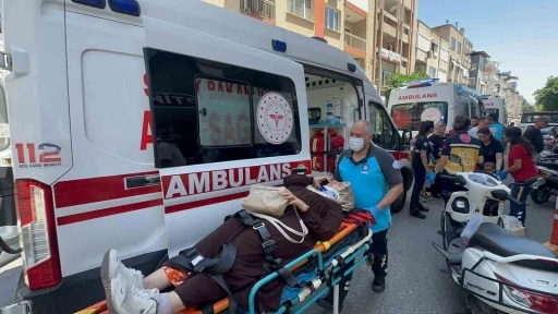 Nazilli&rsquo;de yaya ge&ccedil;idinde korkutan kaza: 5 yaralı
