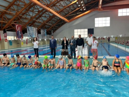 Nazilli’de yüzme bilmeyen öğrenci kalmayacak
