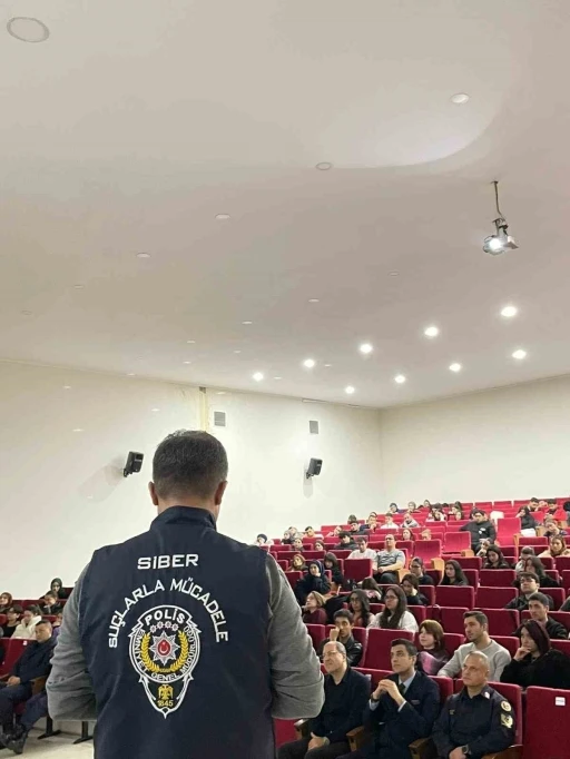 Nazilli İktisadi ve İdari Bilimler Fak&uuml;ltesi&rsquo;nde &rsquo;Siber G&uuml;venlik Semineri&rsquo; d&uuml;zenlendi
