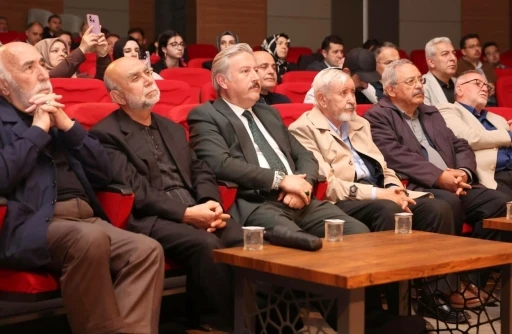 Necip Fazıl Kısak&uuml;rek, Melikgazi&rsquo;de şiirleriyle anıldı
