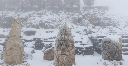 Nemrut Dağı&rsquo;nda mayısta kar s&uuml;rprizi
