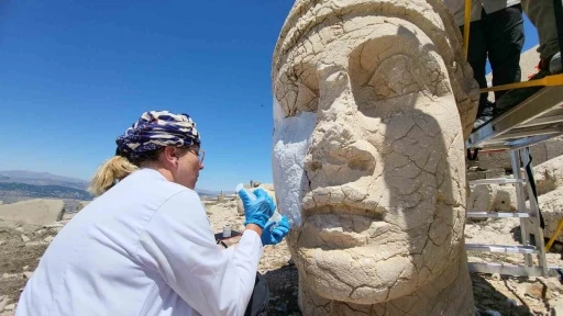 Nemrut Dağı’ndaki heykellere nano kireç enjekte edildi
