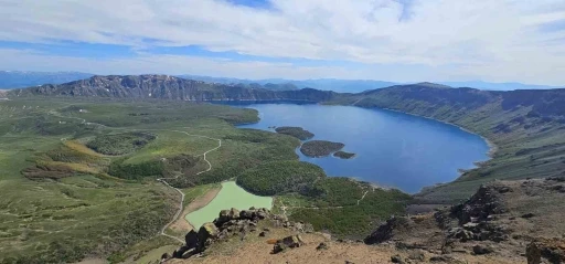 Nemrut Kalderası’na zirve yürüyüşleri başladı
