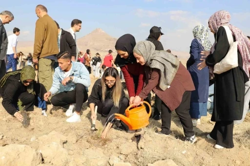 NEÜ’de Milli Ağaçlandırma Günü’nde fidanlar toprakla buluştu
