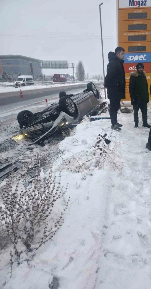 Nevşehir&rsquo;de kontrolden &ccedil;ıkan otomobil takla attı: Kaza anı kamerada
