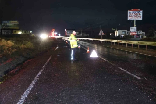 Nevşehir&rsquo;de yolda oluşan &ccedil;ukurlar, 5 aracı yolda bıraktı
