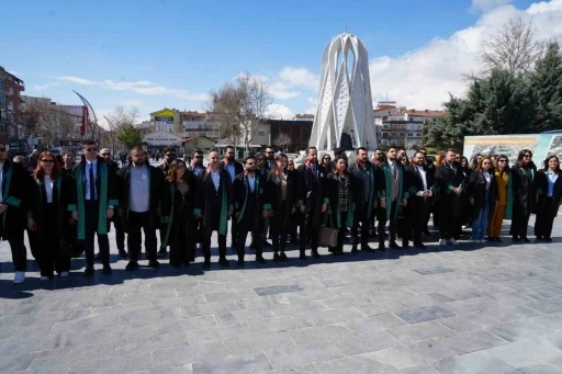 Niğde Barosu Başkanı &Ouml;zt&uuml;rk: "Mesleğin g&uuml;&ccedil;s&uuml;zleşmesi, doğrudan vatandaşların adalete erişimini zedeler"
