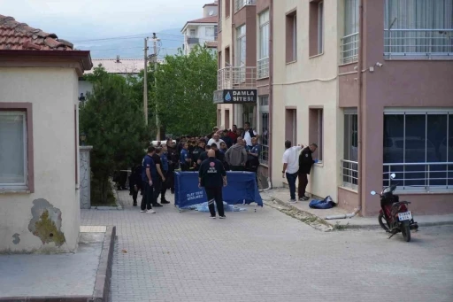 Niğde&rsquo;de 10. kattan d&uuml;şen gen&ccedil; hayatını kaybetti

