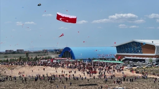 Niğde’de 19 Mayıs coşkusu Uçurtma Şenliği ile zirveye ulaştı
