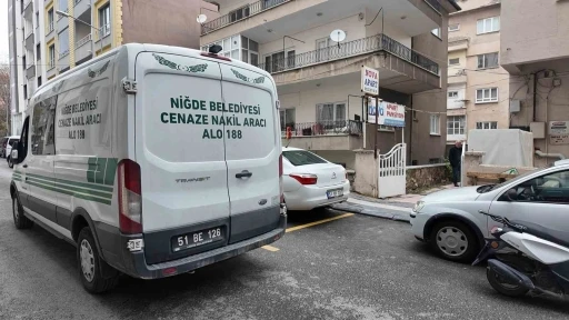 Niğde&rsquo;de bir kişi apart dairede &ouml;l&uuml; bulundu
