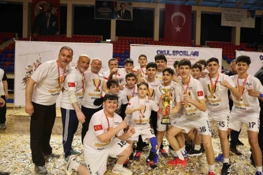 Niğde&rsquo;de hentbol ş&ouml;leni b&uuml;y&uuml;k heyecanla sona erdi
