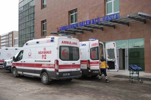 Niğde&rsquo;de iki otomobil &ccedil;arpıştı: 6 yaralı
