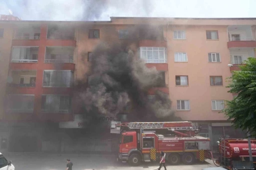Niğde’de iş yeri deposunda yangın

