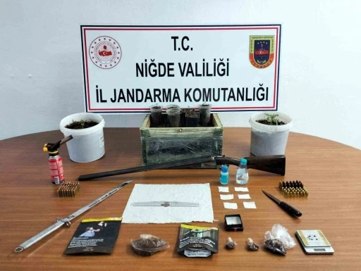 Niğde’de jandarmadan uyuşturucu ve kaçak ürün operasyonu
