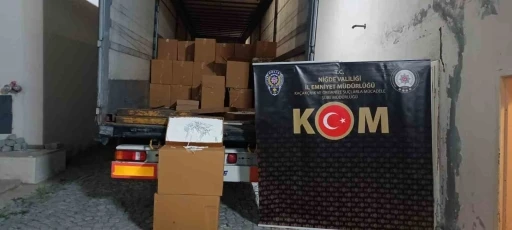 Niğde&rsquo;de ka&ccedil;ak t&uuml;t&uuml;n operasyonu: 1 milyon makaron ele ge&ccedil;irildi

