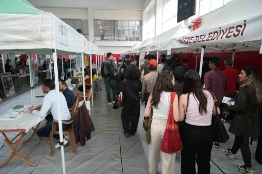 Niğde&rsquo;de kariyer ve istihdam buluşmasına yoğun ilgi
