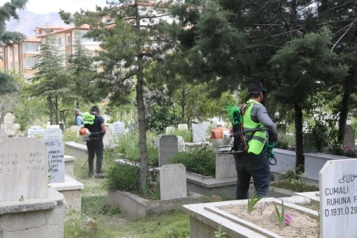 Niğde&rsquo;de mezarlıklar Kurban Bayramı ziyaretlerine hazırlanıyor
