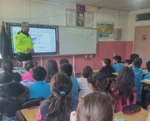 Niğde&rsquo;de narkotik ekiplerinden vatandaşlara bilgilendirme
