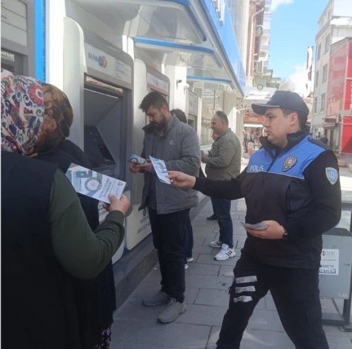 Niğde&rsquo;de &ouml;ğrencilere g&uuml;venlik eğitimi, vatandaşlara dolandırıcılık uyarısı yapıldı
