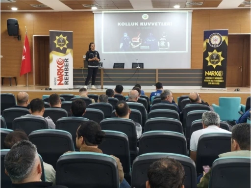 Niğde&rsquo;de polisten narkotikle m&uuml;cadelede bilgilendirme &ccedil;alışmaları
