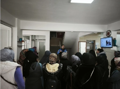 Niğde&rsquo;de polisten vatandaşa dolandırıcılık uyarısı
