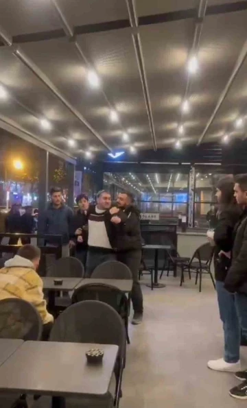 Niğde&rsquo;de Starbucks protestosunda tartışma: 1 g&ouml;zaltı
