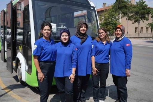 Niğde&rsquo;de &uuml;cretsiz elektrikli otob&uuml;sler kadın şof&ouml;rlere emanet
