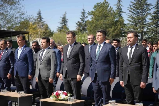 Niğde&rsquo;de &uuml;reticilere tohum ve &ccedil;ilek fidesi desteği: 522 &uuml;reticiye dağıtım yapıldı
