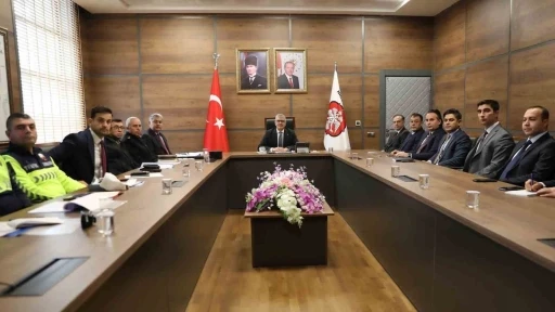 Niğde&rsquo;de yeni yıl i&ccedil;in g&uuml;venlik tedbirleri toplantıda değerlendirildi
