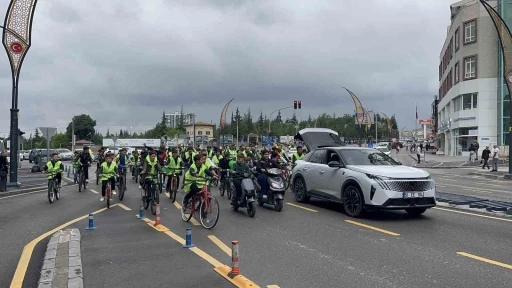 Niğde&rsquo;de y&uuml;zlerce bisiklet tutkunu sağlıklı yaşam i&ccedil;in pedal &ccedil;evirdi
