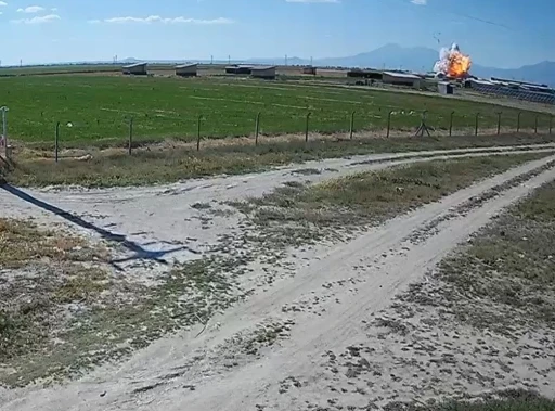 Niğde&rsquo;deki havai fişek fabrikasındaki patlama kamerada
