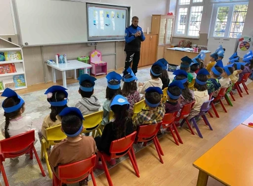 Niğde Emniyeti’nden öğrencilere ve ailelere bilgilendirme faaliyetleri
